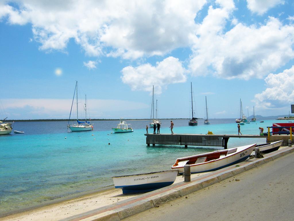 Bonaire Seaside Apartments מראה חיצוני תמונה