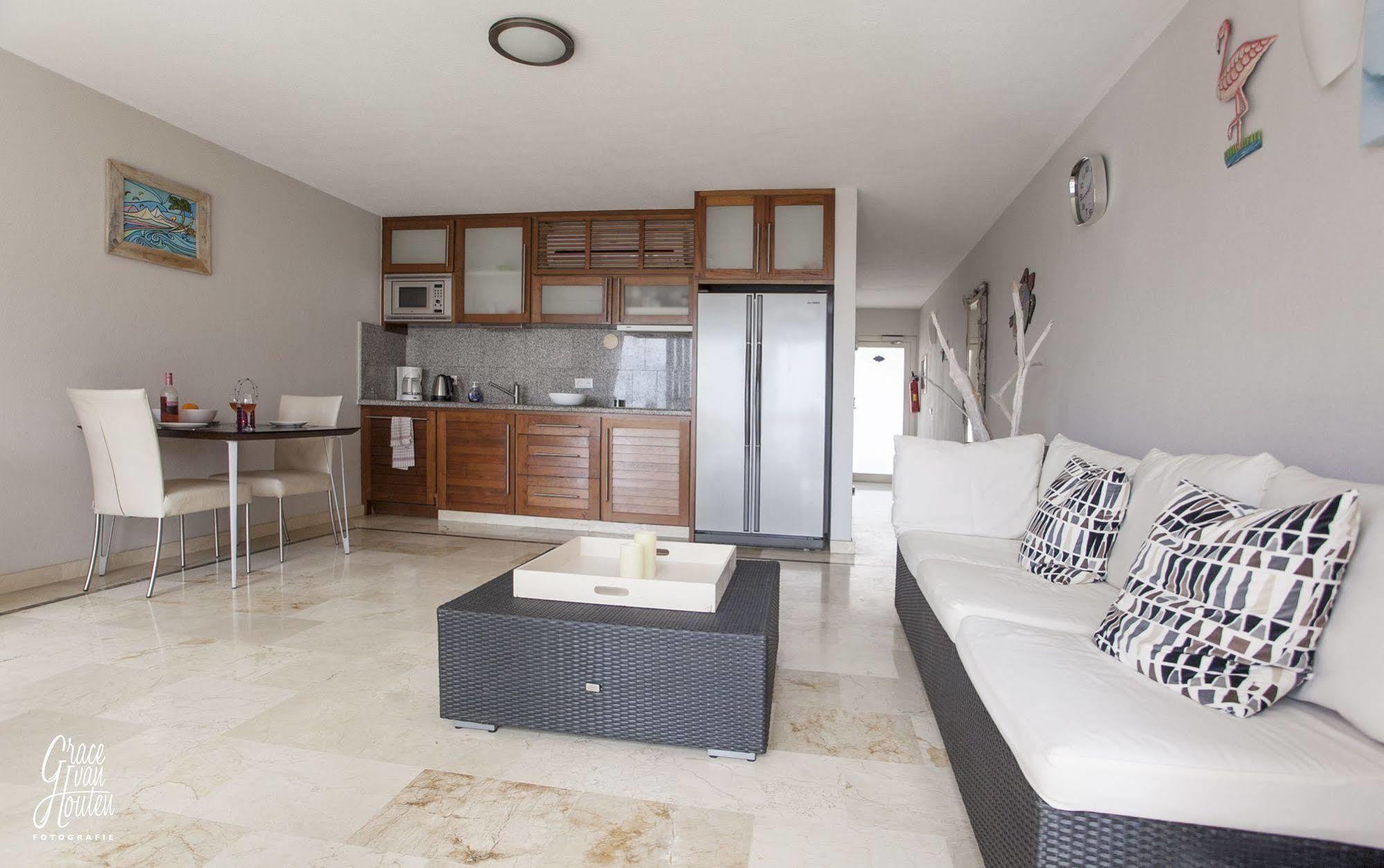Bonaire Seaside Apartments מראה חיצוני תמונה